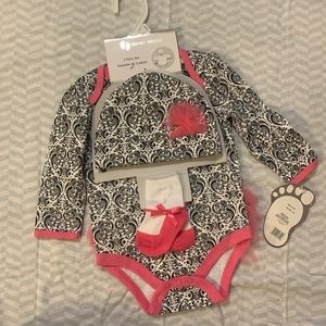 NWT Baby Mode girl set